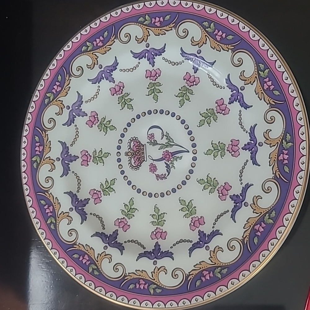 The Royal Collection QueenVictoria 6.5" Plate Fine BoneChina ENGLAND